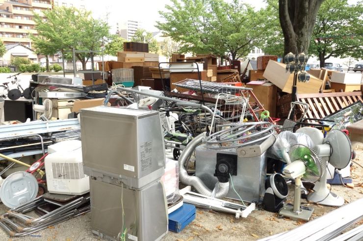 片付け・ご不用品買取B　2ｔトラック：半分スタッフ2名～