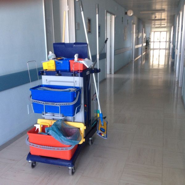 遺品整理を承る東京の首都圏サポート株式会社はお住まいを丁寧に清掃します